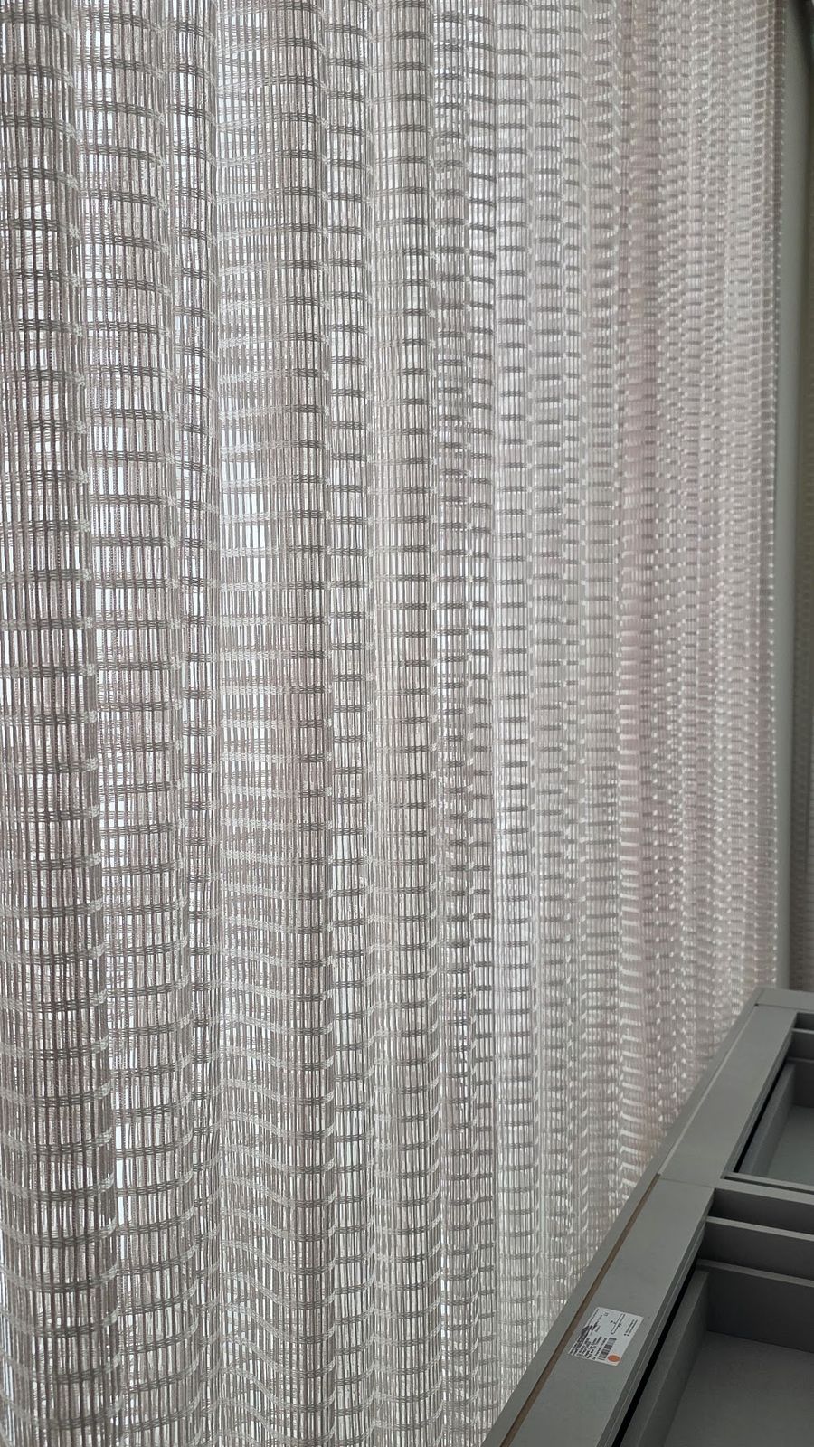 Detalhe do tecido de cortina com trama delicada